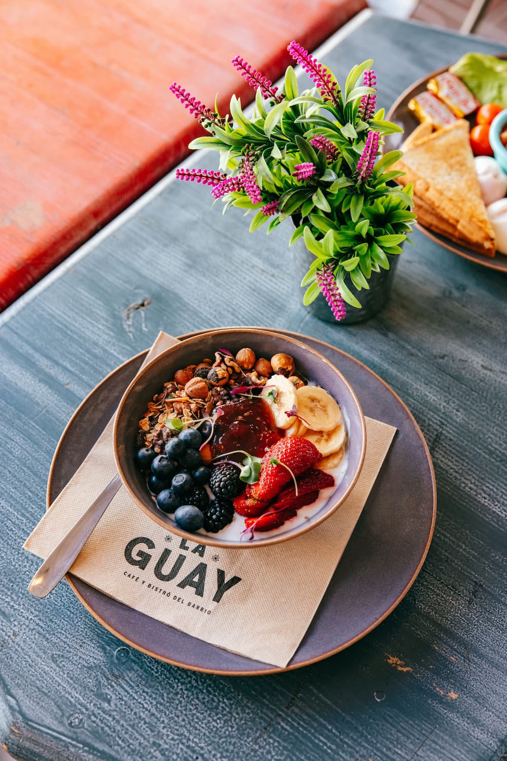Fruit and granola bowl on a La Guay table